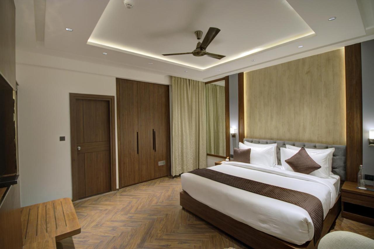 Cygnett Collection K K Hotel Faizābād Exterior foto