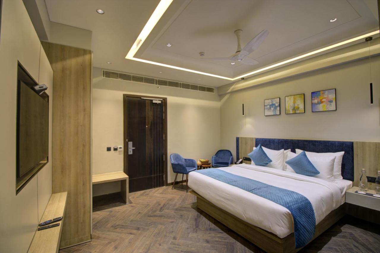 Cygnett Collection K K Hotel Faizābād Exterior foto